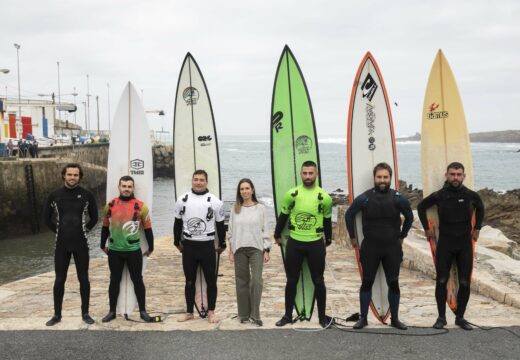 Primeira toma de contacto coas ondas do Portiño dos participantes na Coruña Big Waves